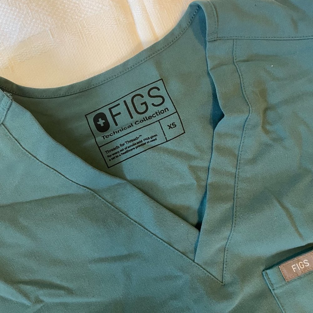 FIGS women's Hydrogreen Catarina - One-Pocket Scrub Top - XS / Hydrogreen